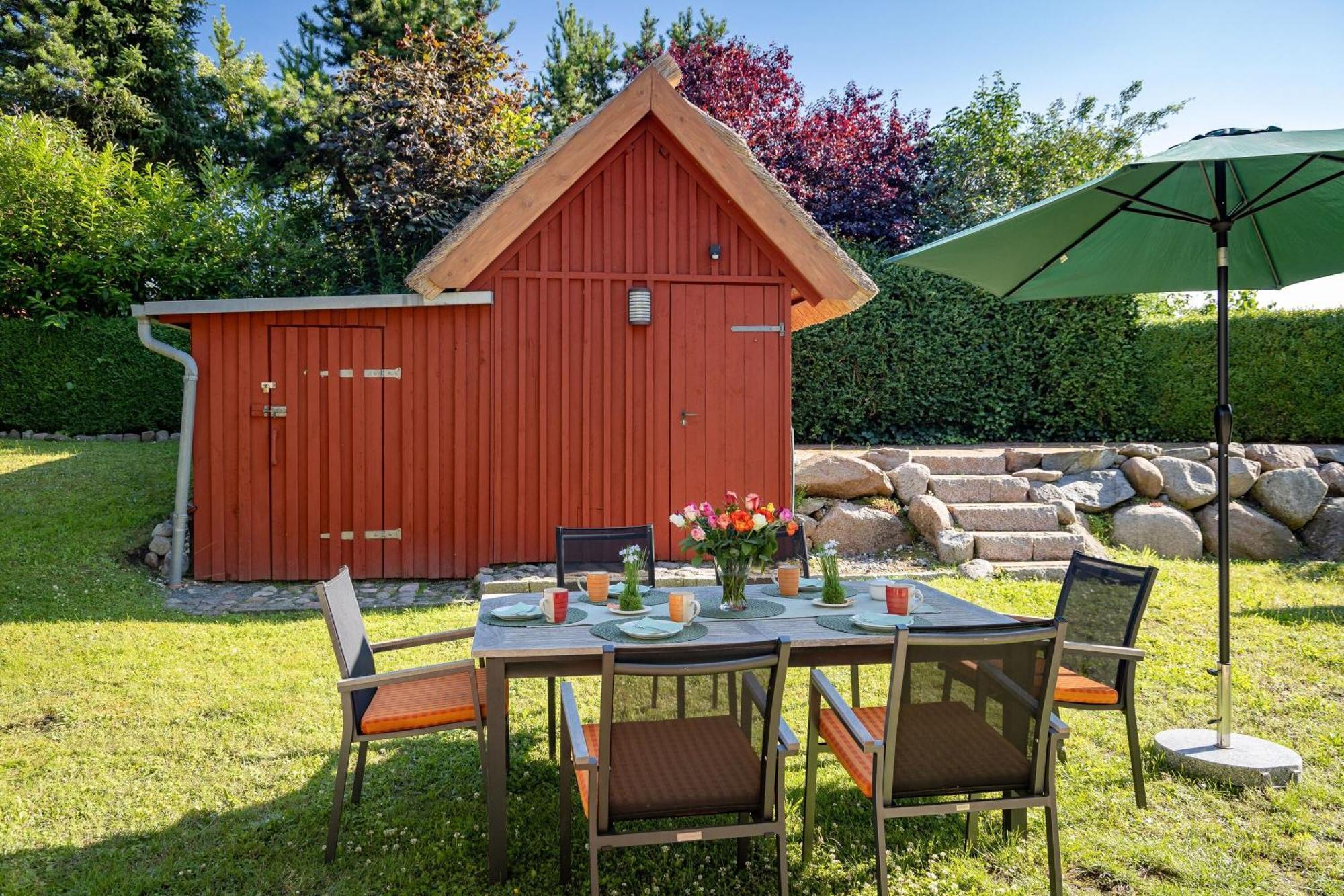 Ferienhaus Preetz 1A - Idylle Unter Reet Burtevitz エクステリア 写真