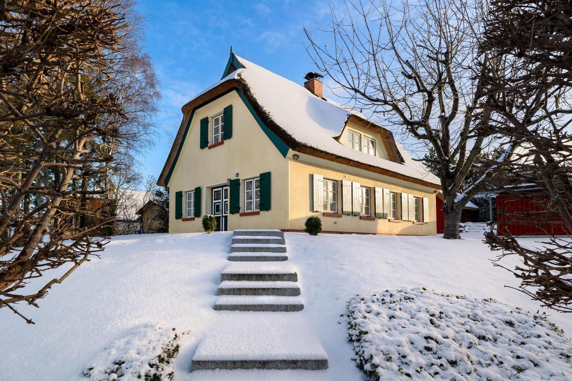 Ferienhaus Preetz 1A - Idylle Unter Reet Burtevitz エクステリア 写真