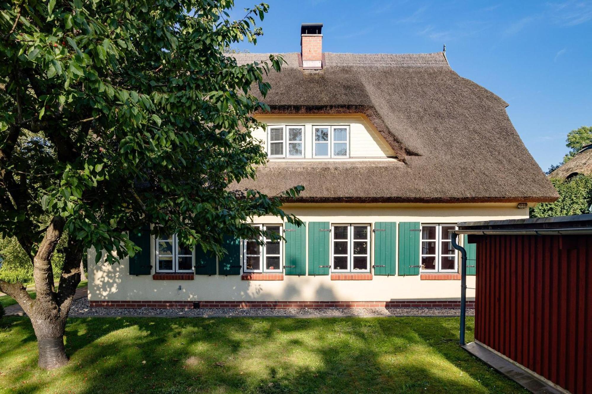 Ferienhaus Preetz 1A - Idylle Unter Reet Burtevitz エクステリア 写真