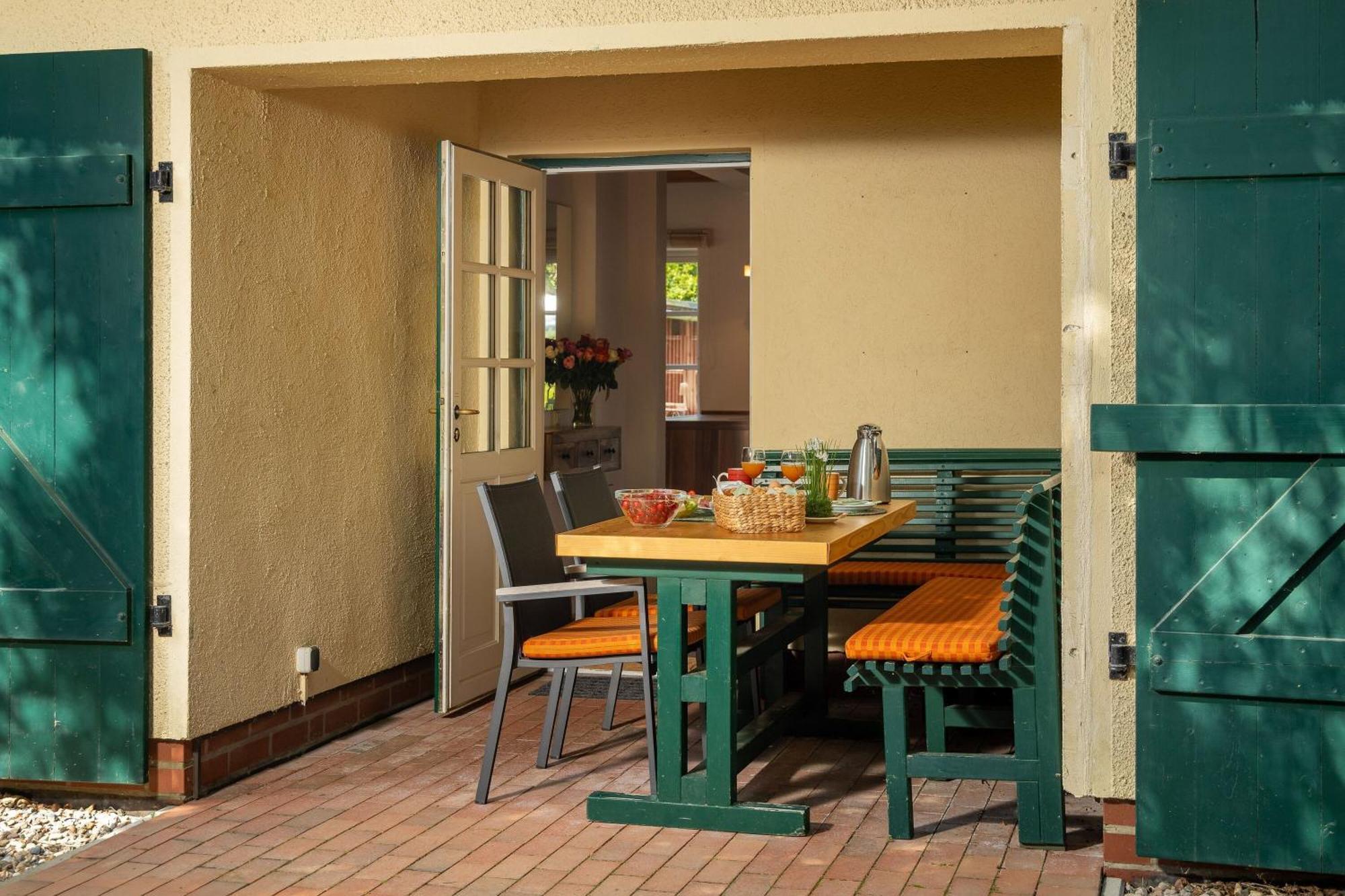 Ferienhaus Preetz 1A - Idylle Unter Reet Burtevitz エクステリア 写真