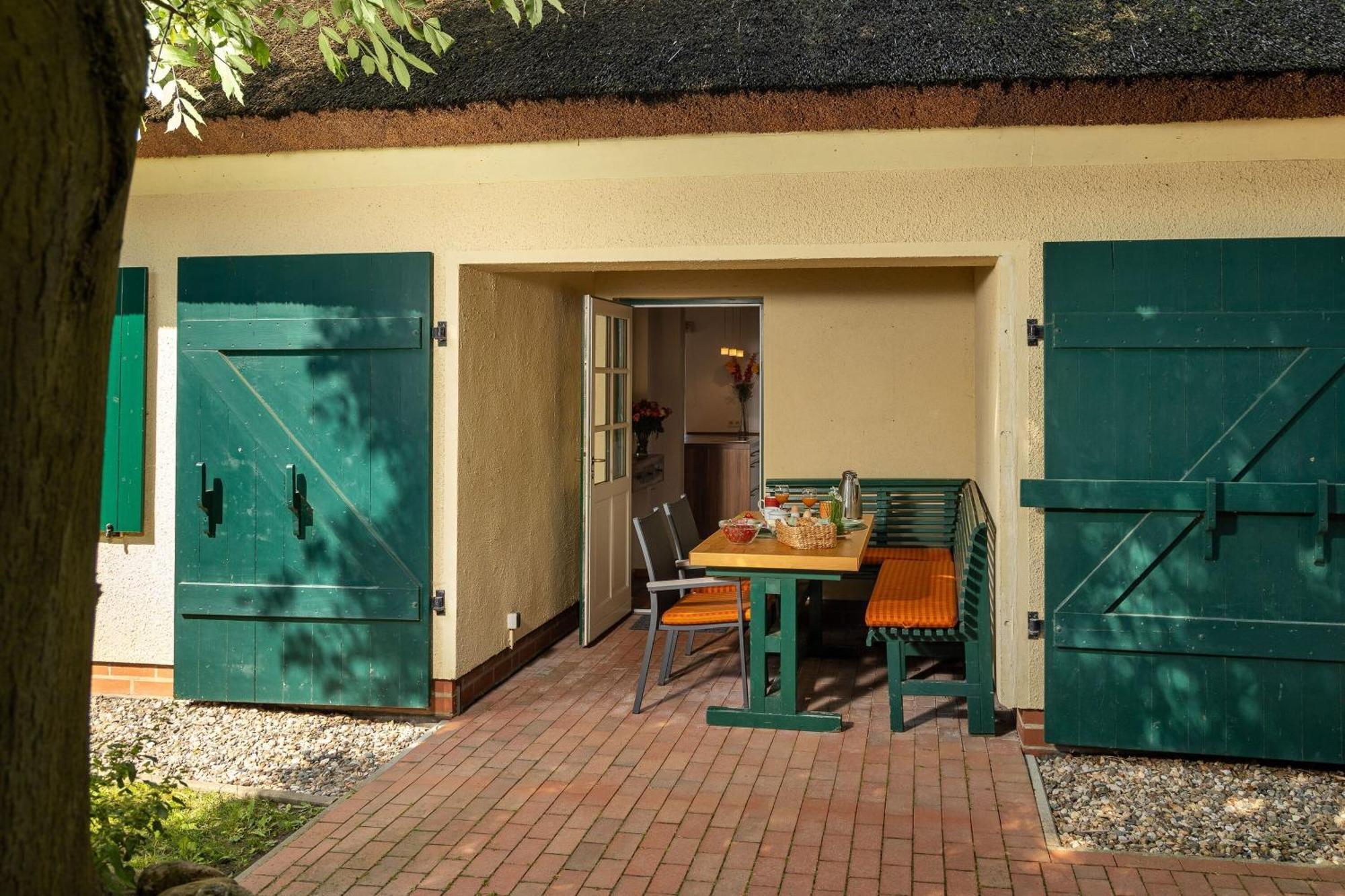 Ferienhaus Preetz 1A - Idylle Unter Reet Burtevitz エクステリア 写真
