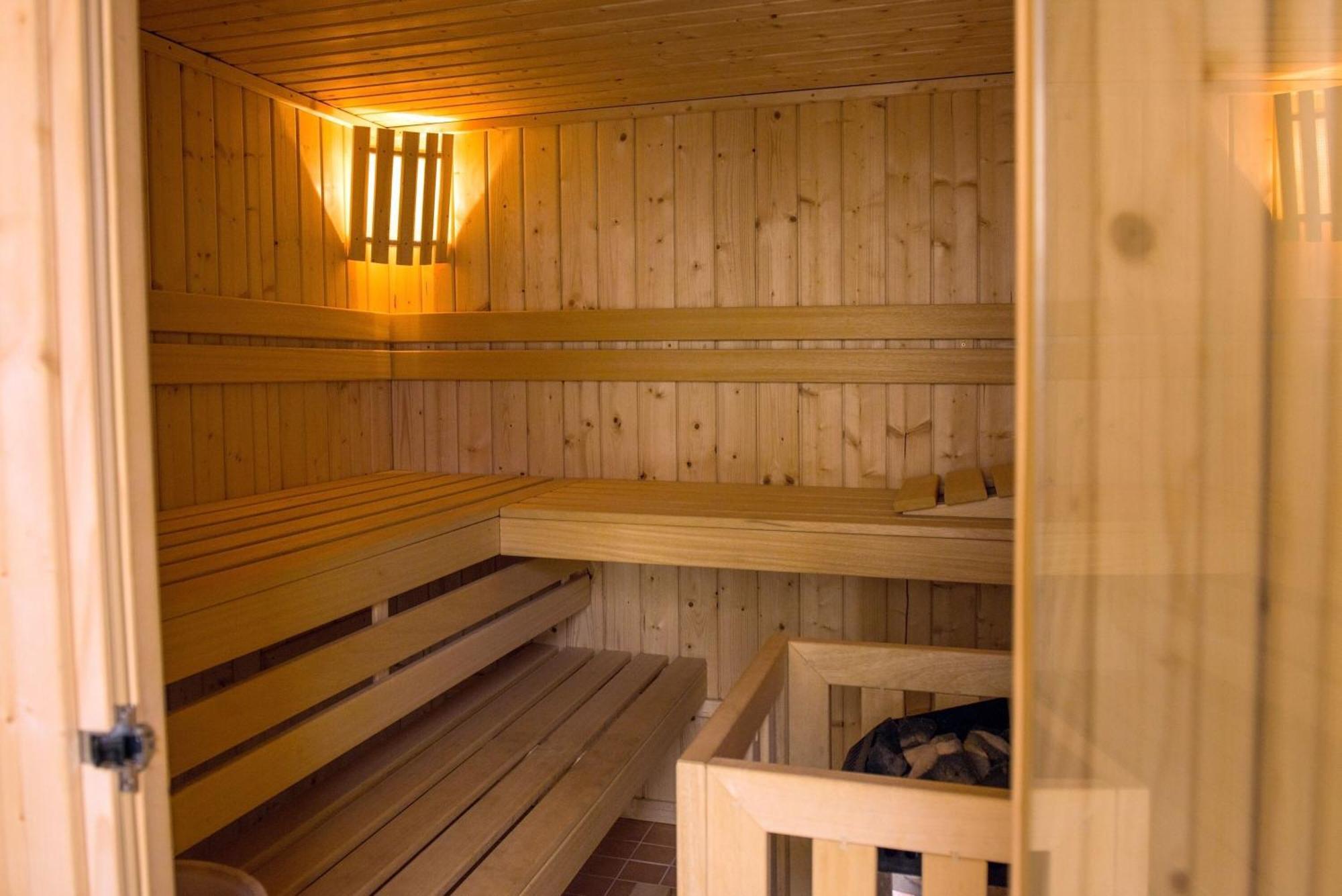 Ferienhaus Preetz 1A - Idylle Unter Reet Burtevitz エクステリア 写真