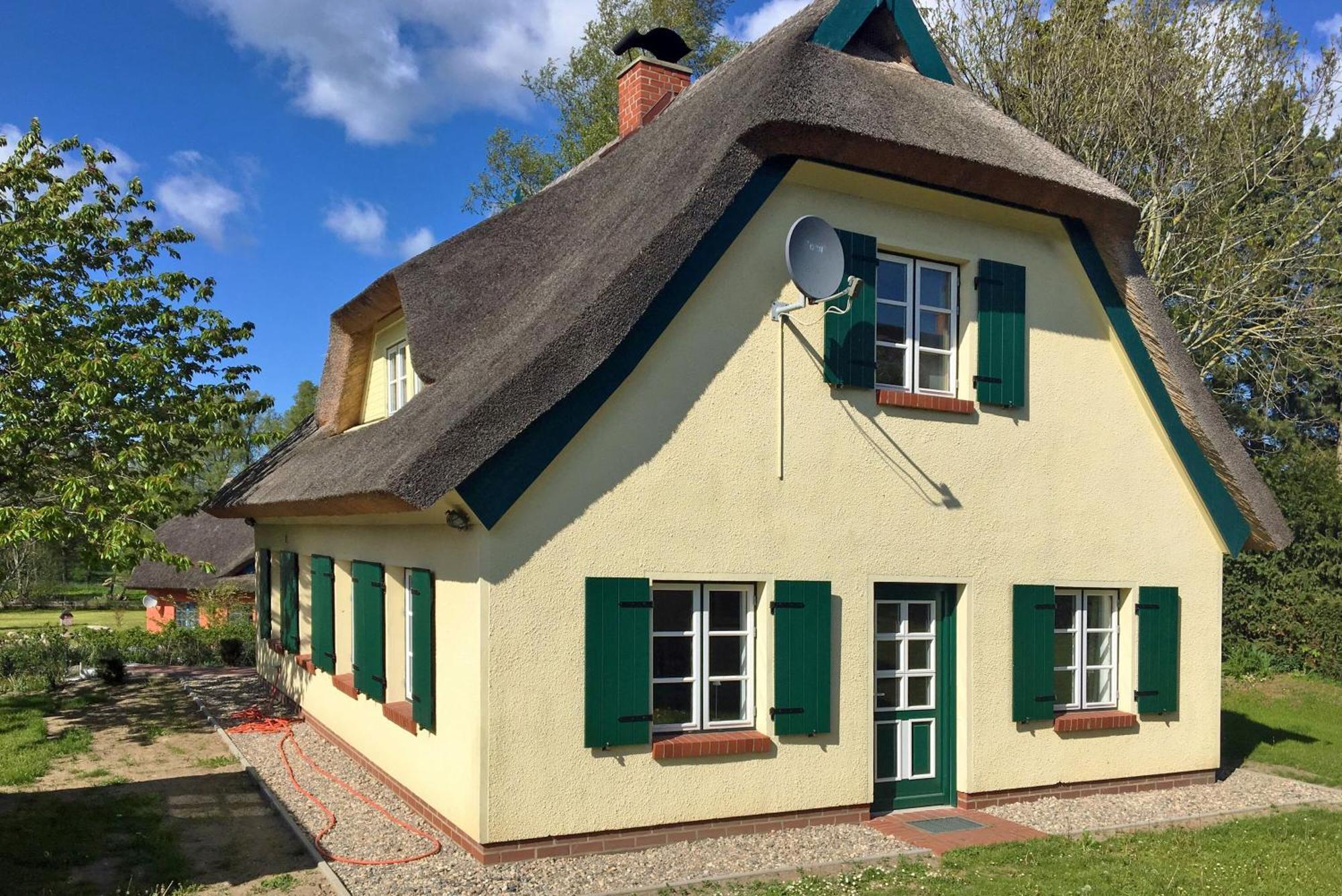 Ferienhaus Preetz 1A - Idylle Unter Reet Burtevitz エクステリア 写真