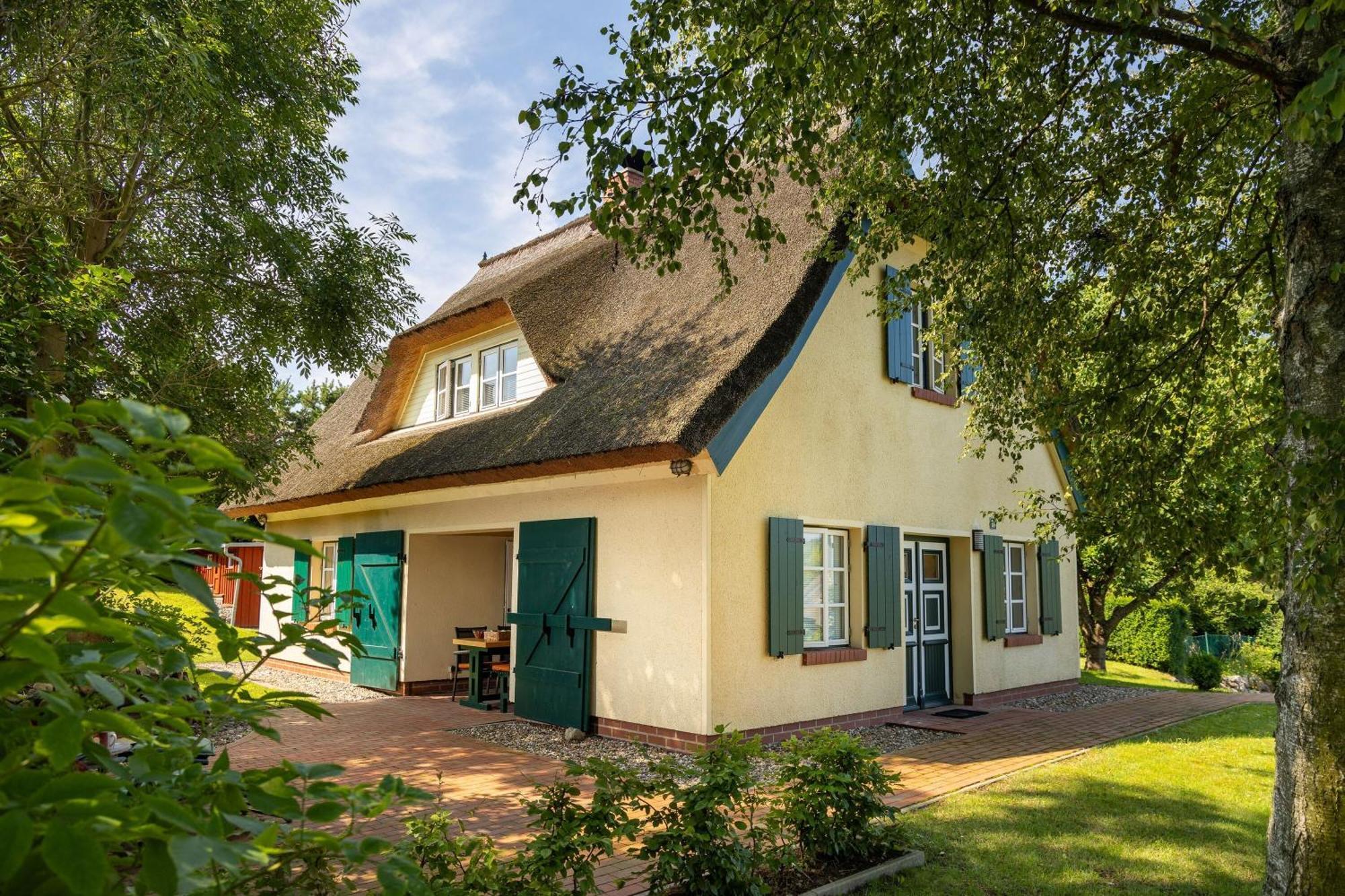 Ferienhaus Preetz 1A - Idylle Unter Reet Burtevitz エクステリア 写真