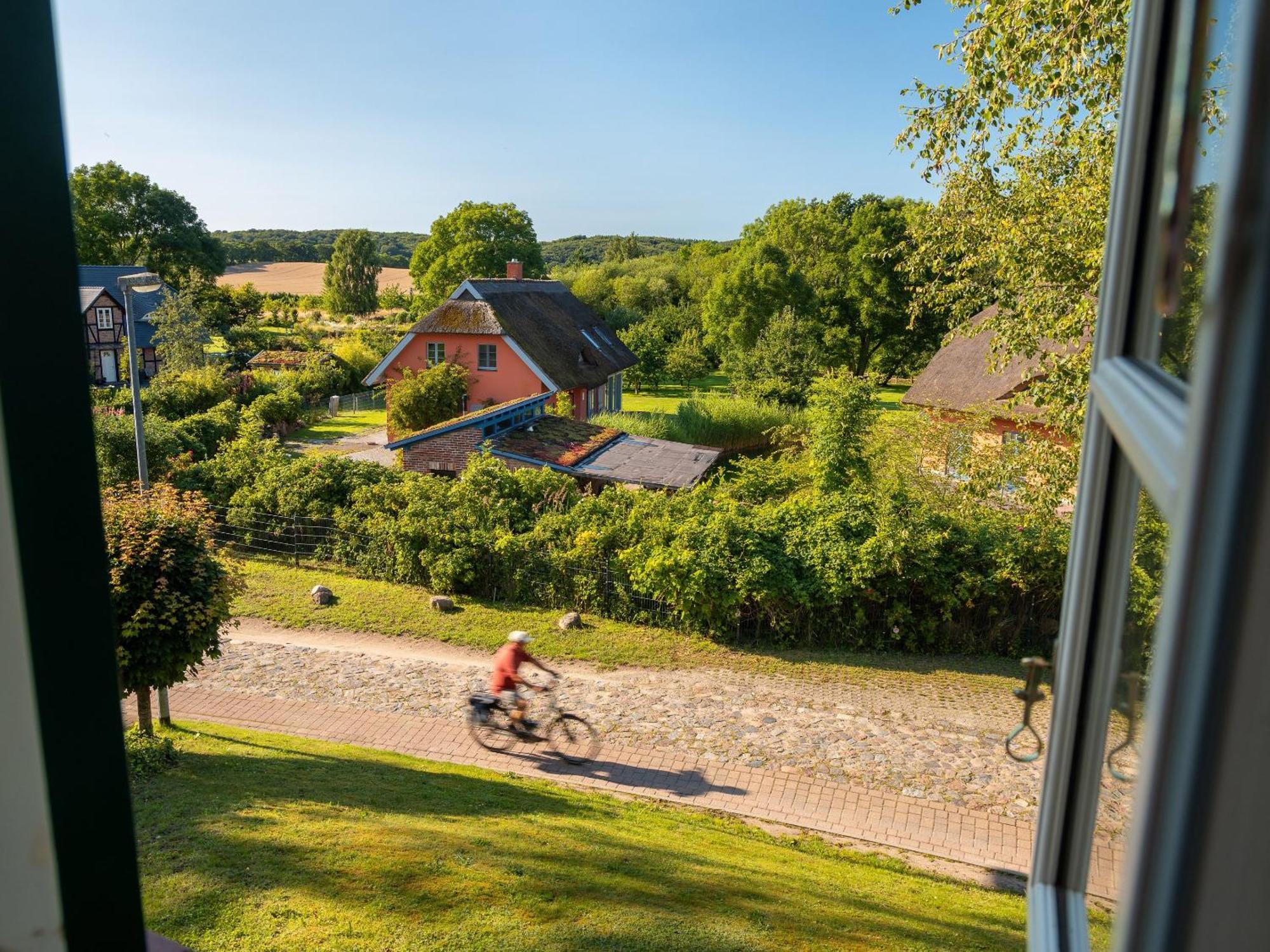 Ferienhaus Preetz 1A - Idylle Unter Reet Burtevitz エクステリア 写真