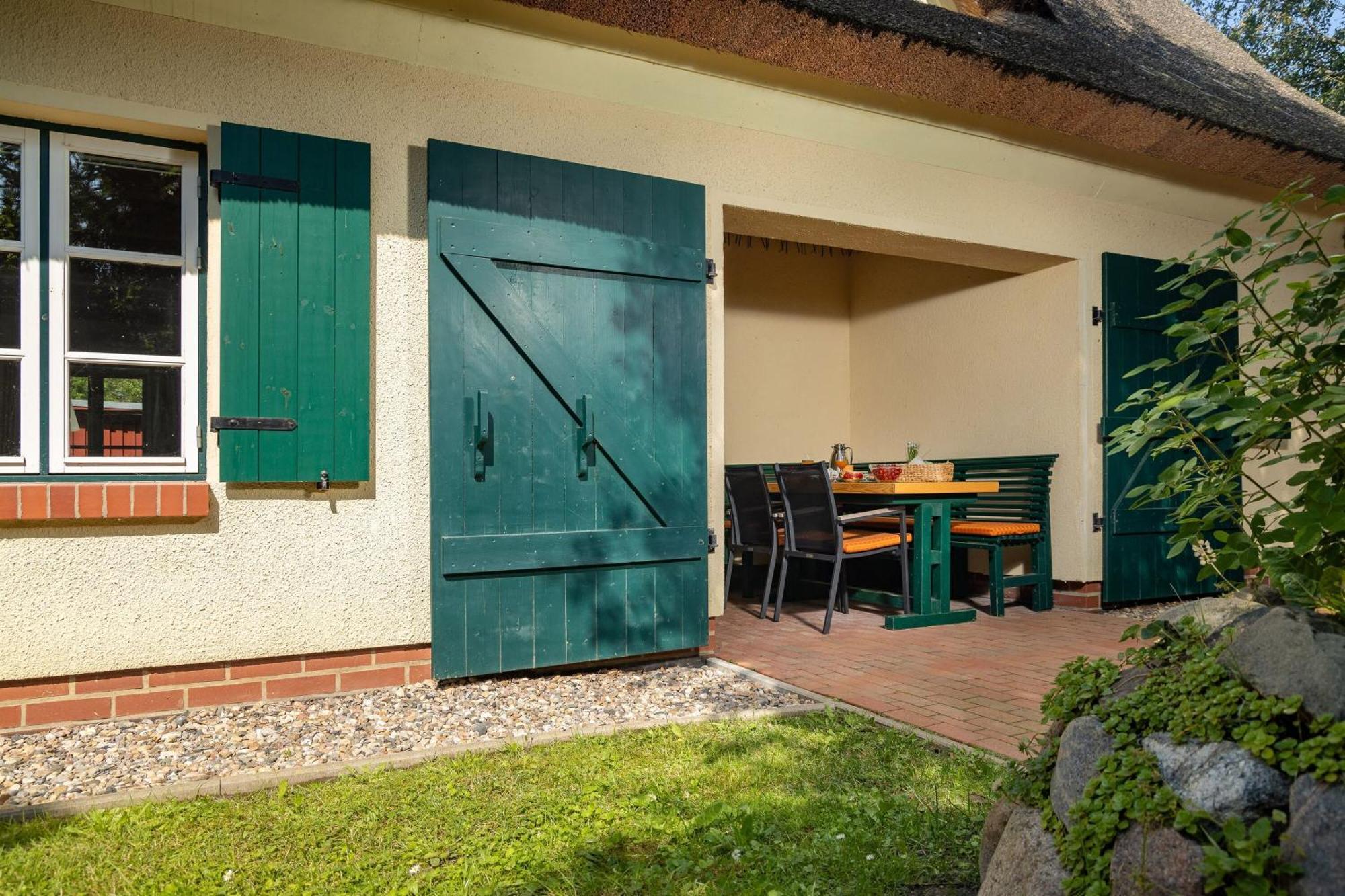 Ferienhaus Preetz 1A - Idylle Unter Reet Burtevitz エクステリア 写真