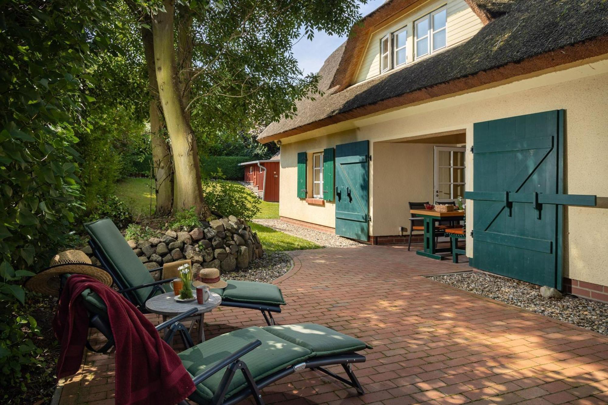 Ferienhaus Preetz 1A - Idylle Unter Reet Burtevitz エクステリア 写真